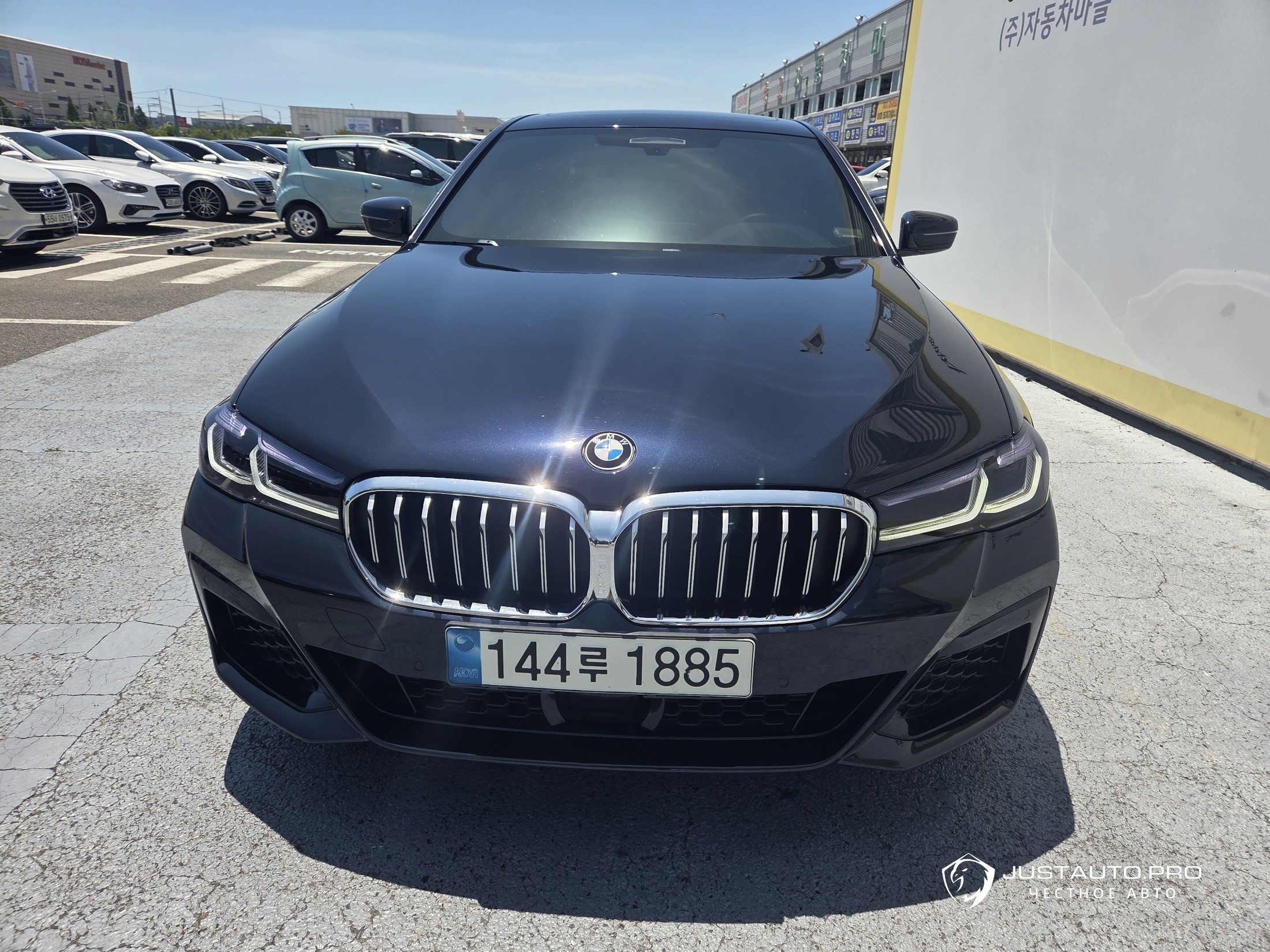 Автомобиль BMW 5-Series