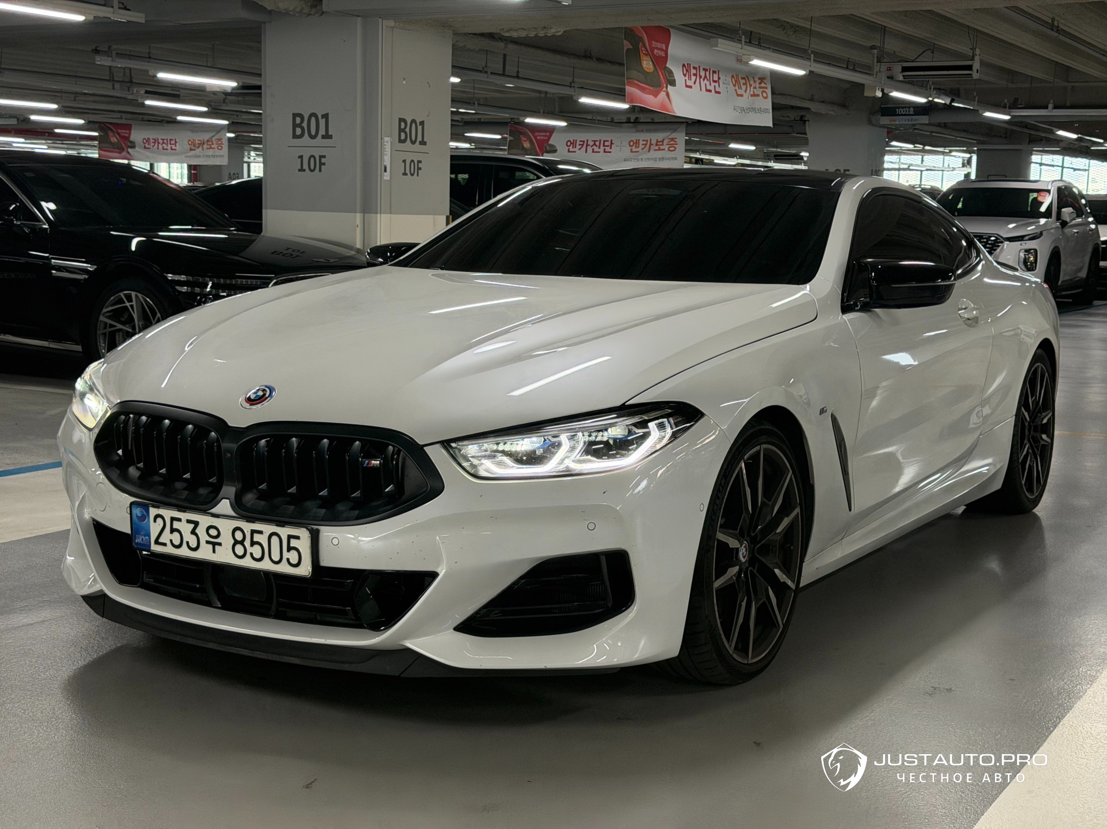 Автомобиль BMW 8-Series
