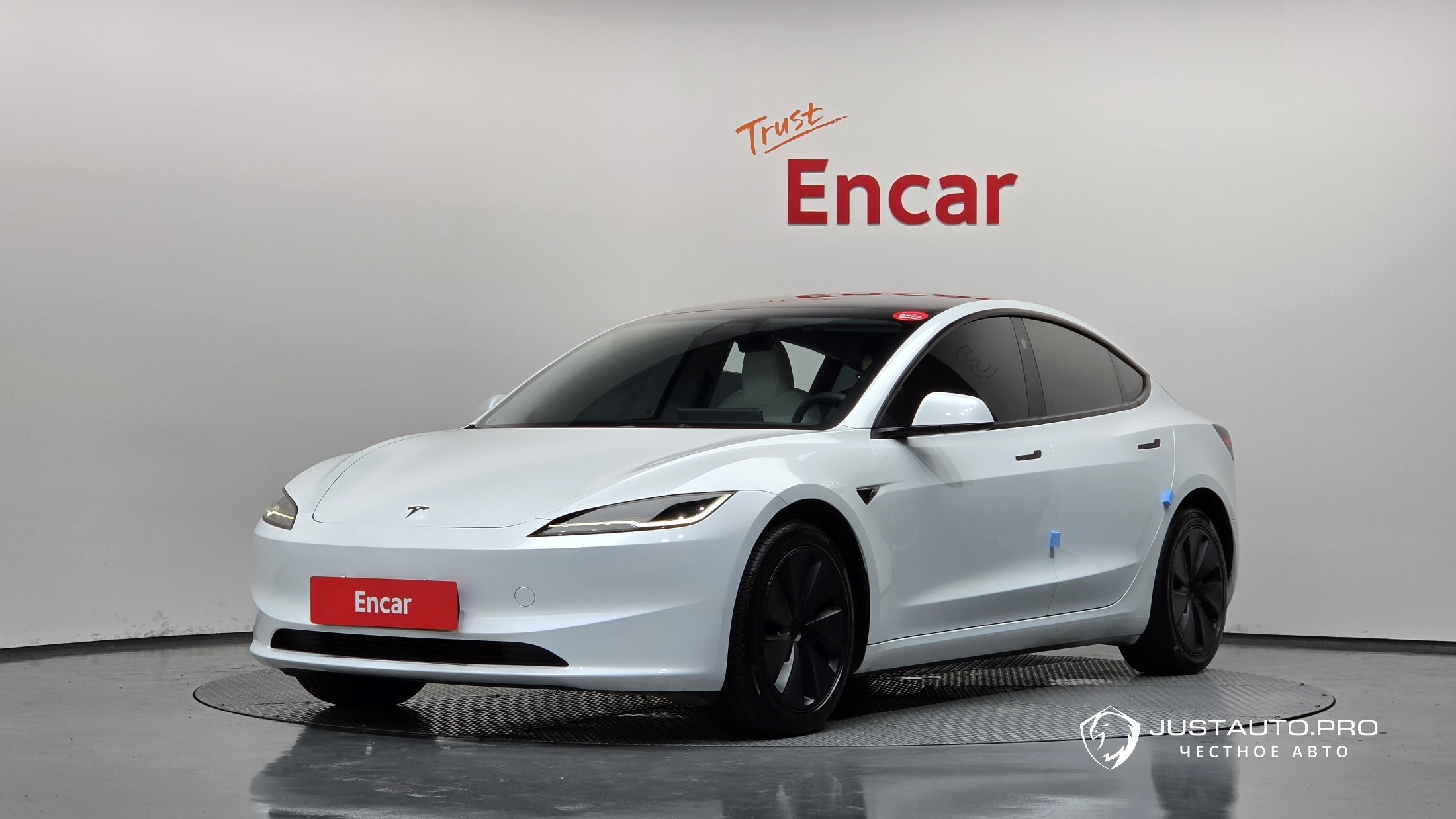Автомобиль Tesla Model 3