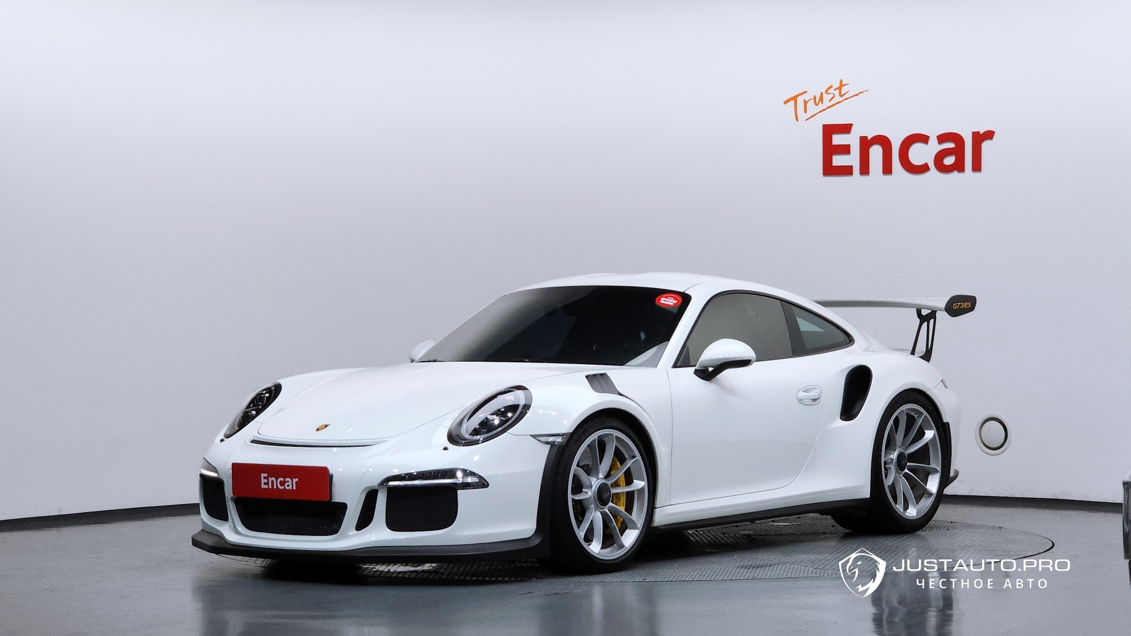 Автомобиль Porsche 911