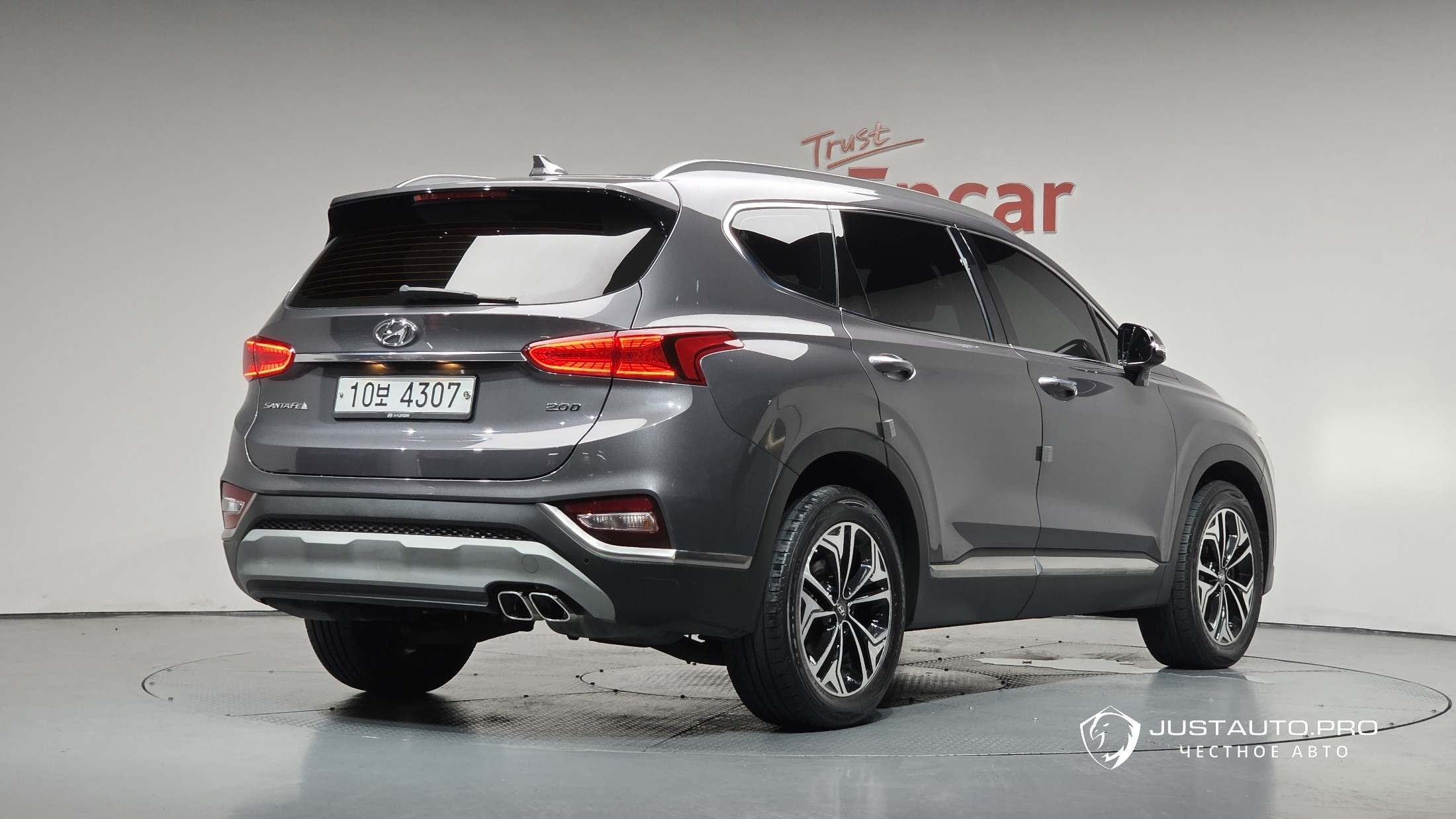 Автомобиль Hyundai Santafe