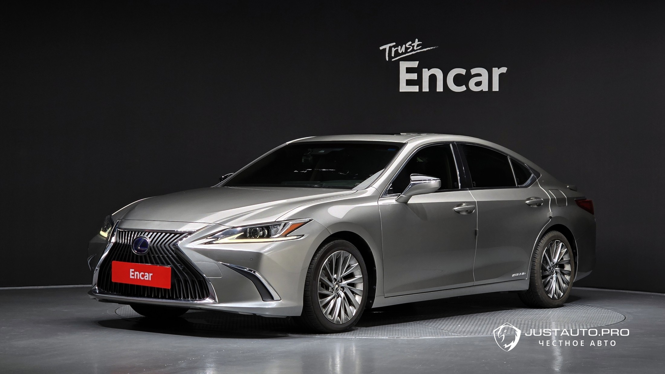 Автомобиль Lexus ES