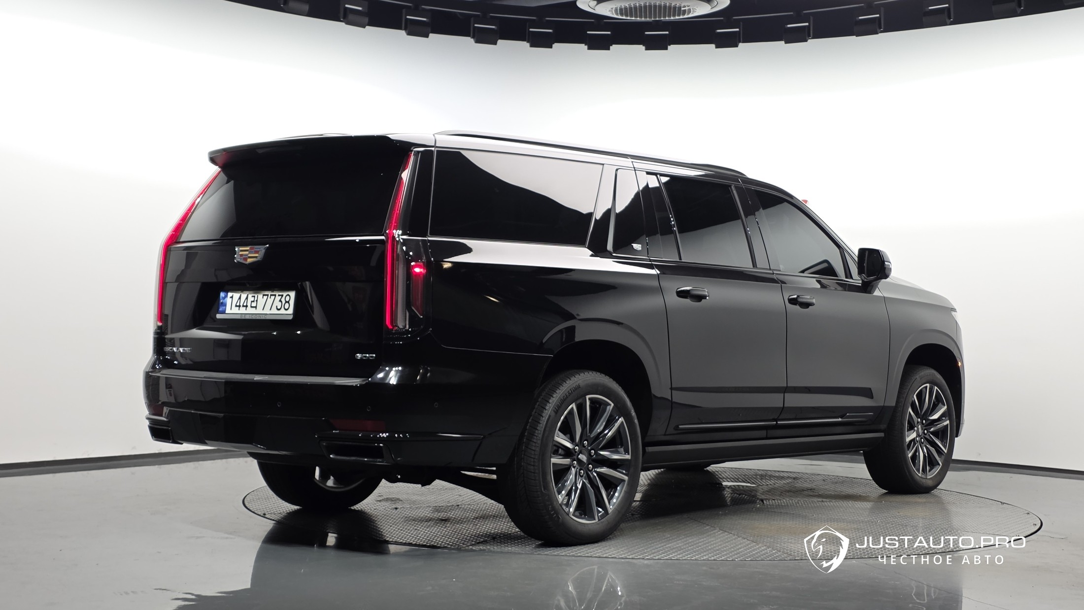 Автомобиль Cadillac Escalade
