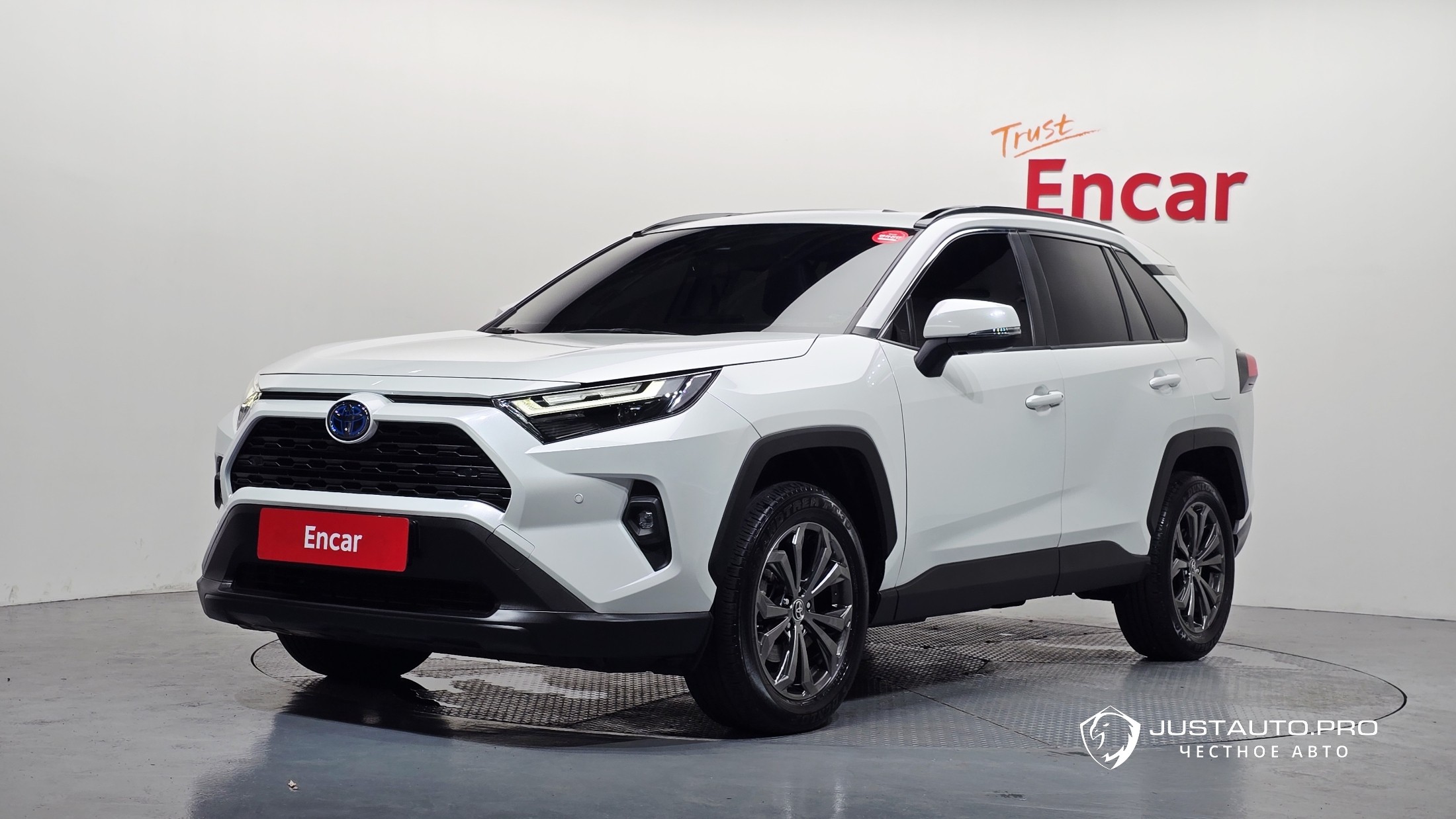 Автомобиль Toyota RAV4