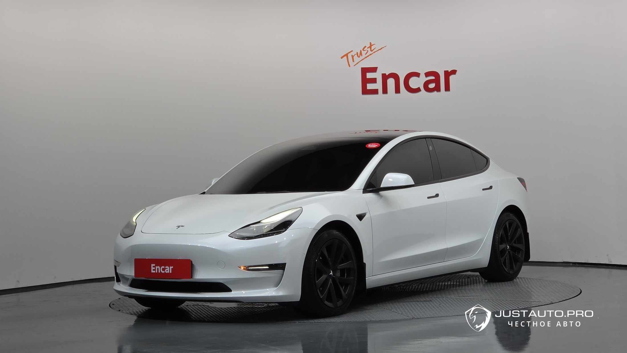 Автомобиль Tesla Model 3