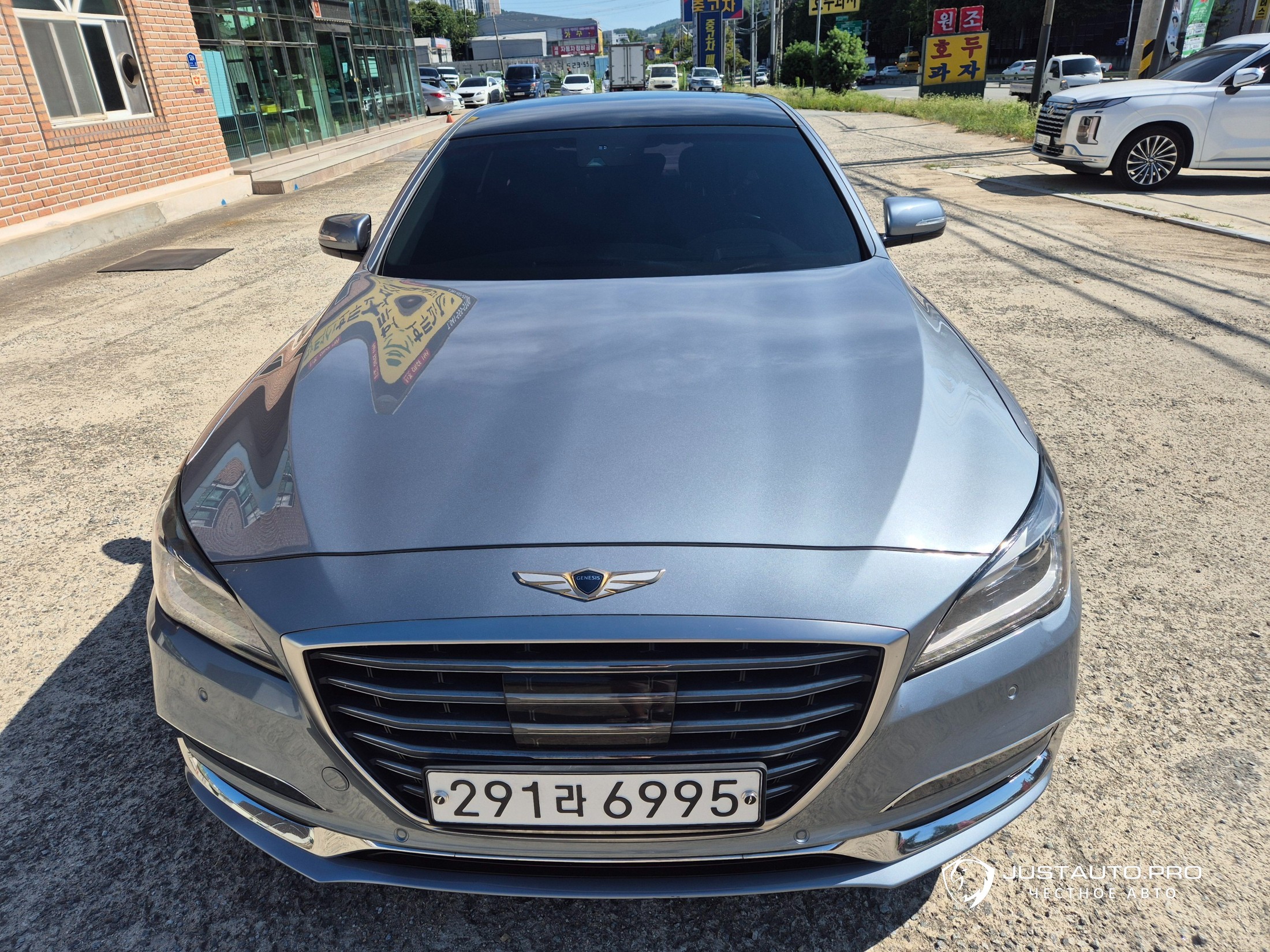 Автомобиль Genesis G80