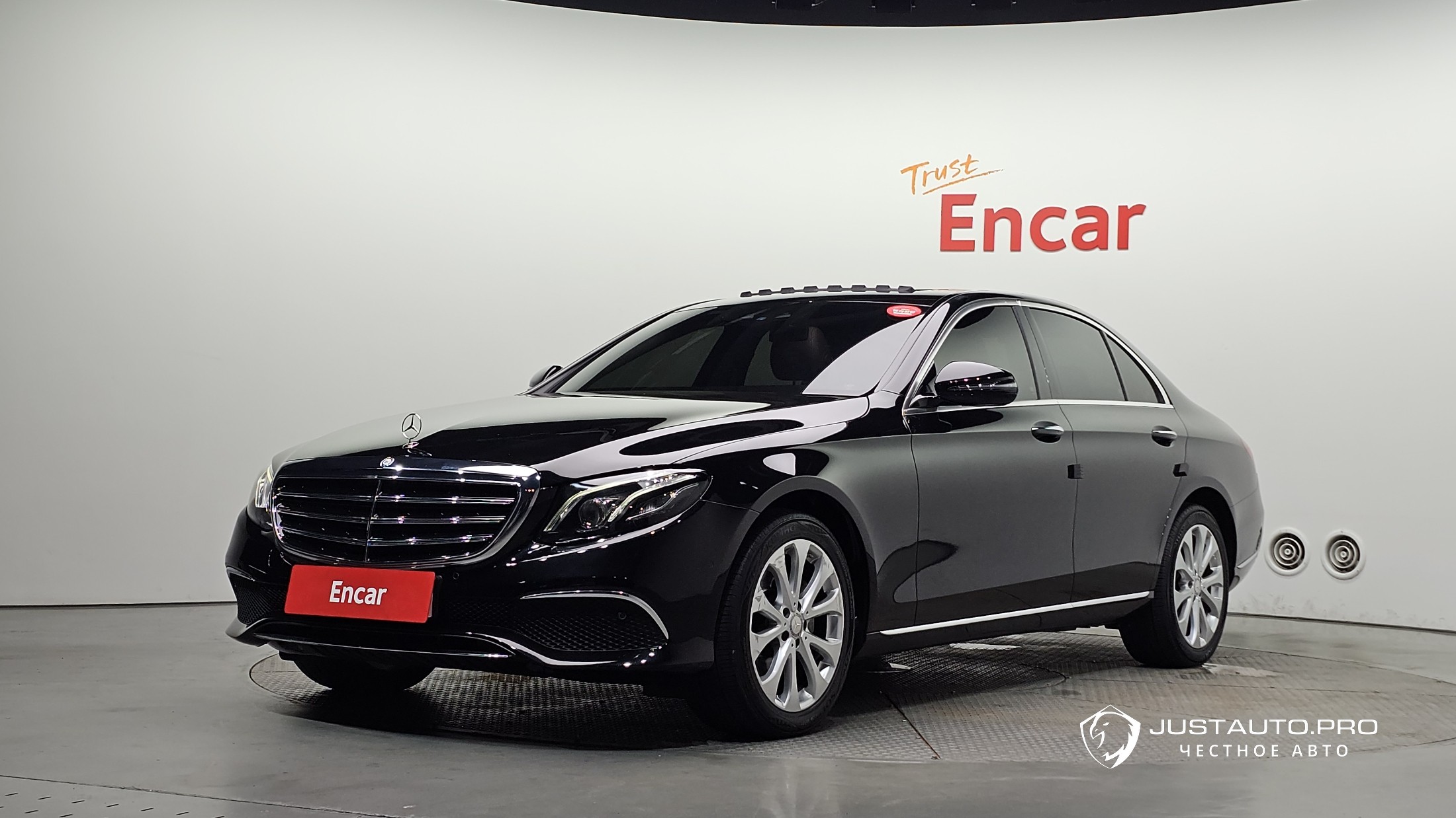 Автомобиль Mercedes-Benz E-Class