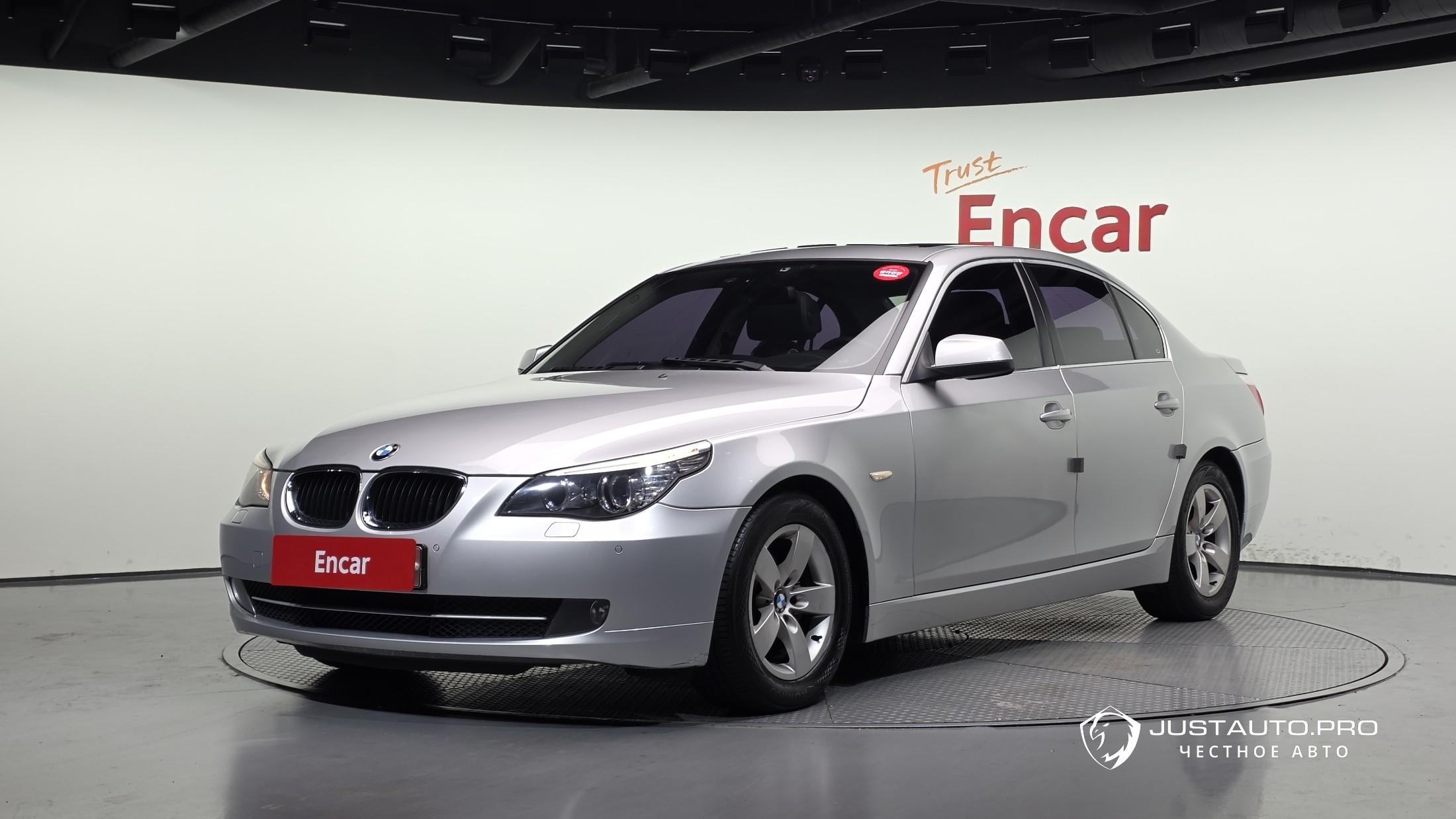 Автомобиль BMW 5-Series