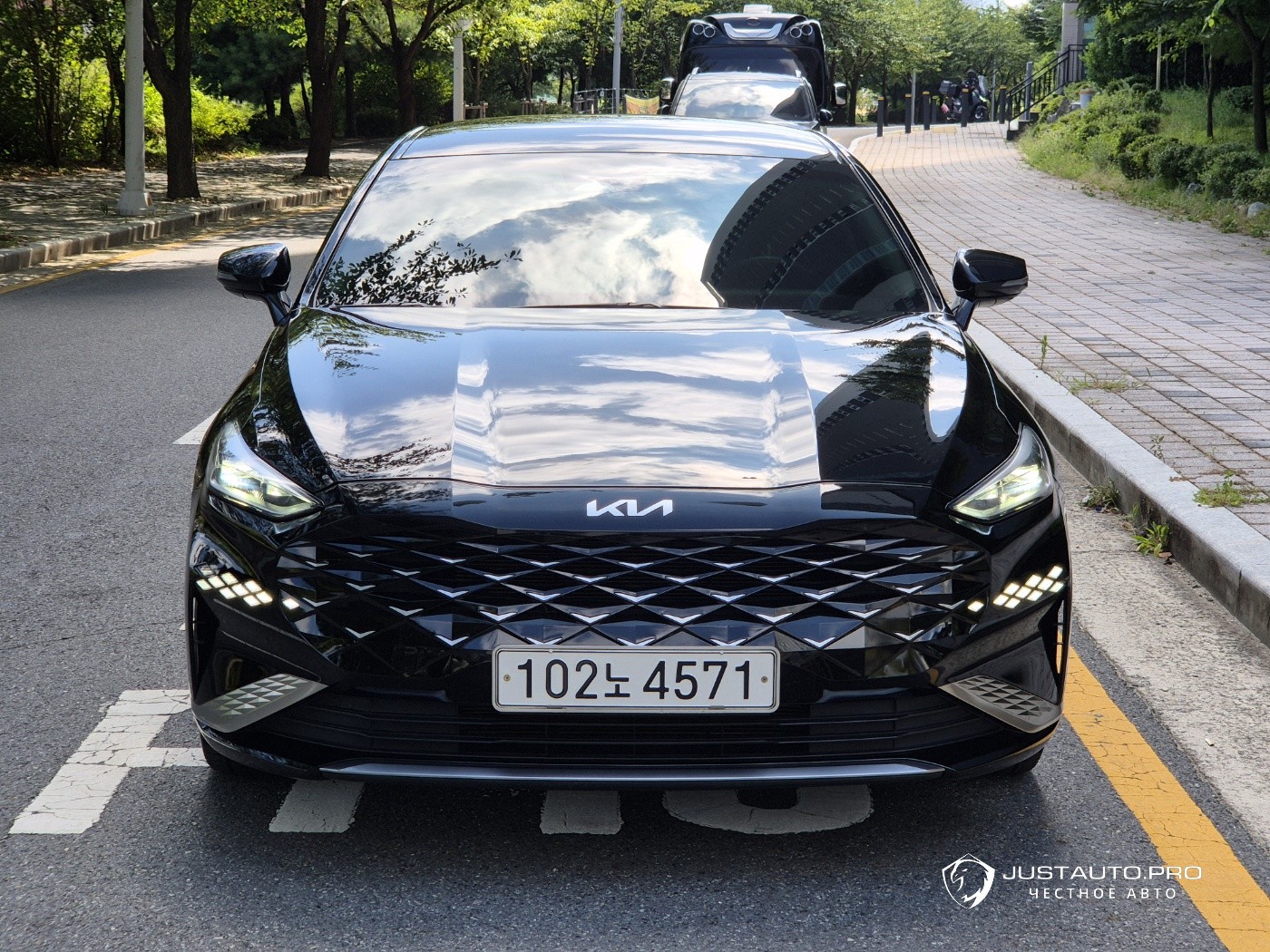 Автомобиль Kia K8