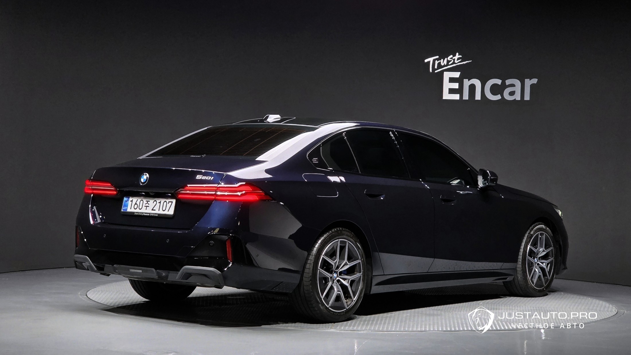 Автомобиль BMW 5-Series