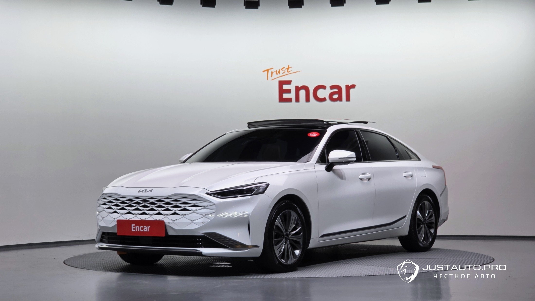 Автомобиль Kia K8