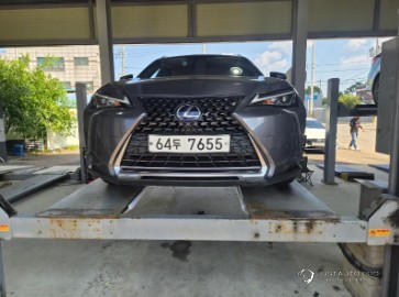 Автомобиль Lexus UX