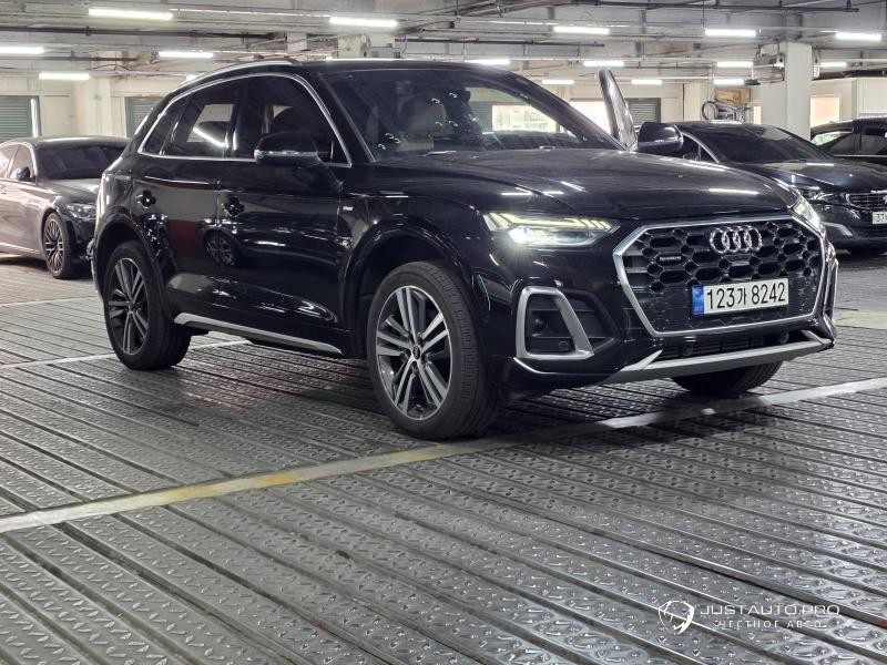 Автомобиль Audi Q5
