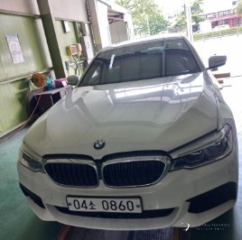 Автомобиль BMW 5-Series