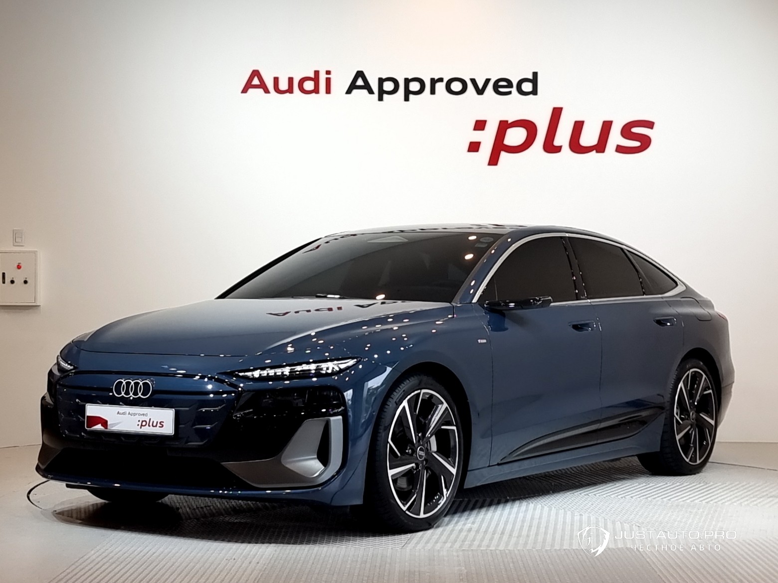 Автомобиль Audi A6 e-Tron