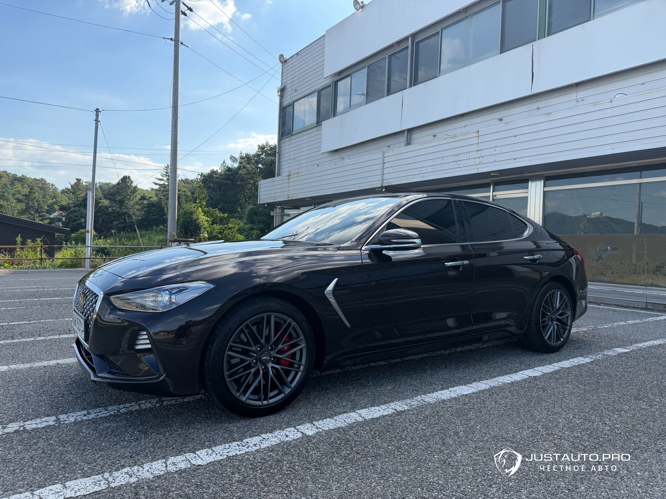 Автомобиль Genesis G70