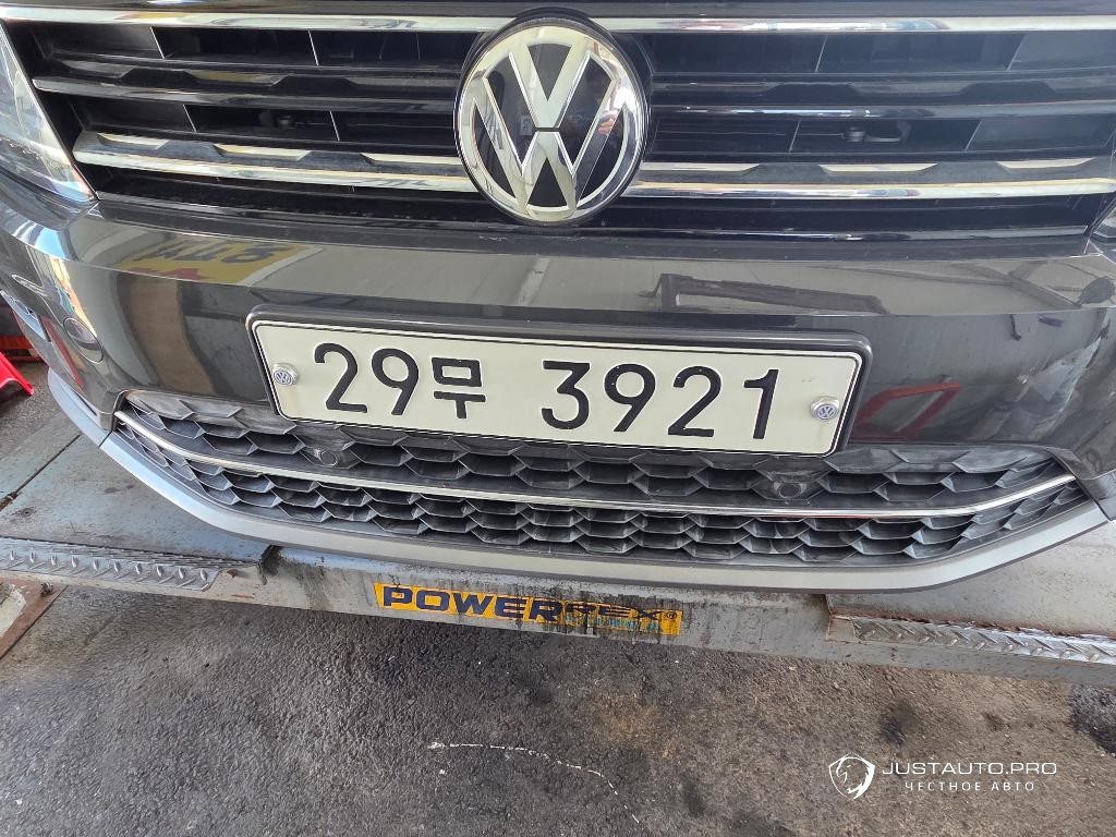 Автомобиль Volkswagen Tiguan