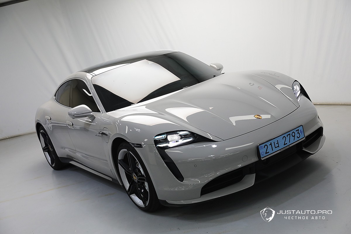 Автомобиль Porsche Taycan