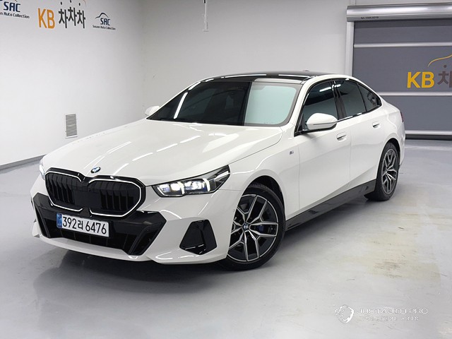 Автомобиль BMW 5-Series
