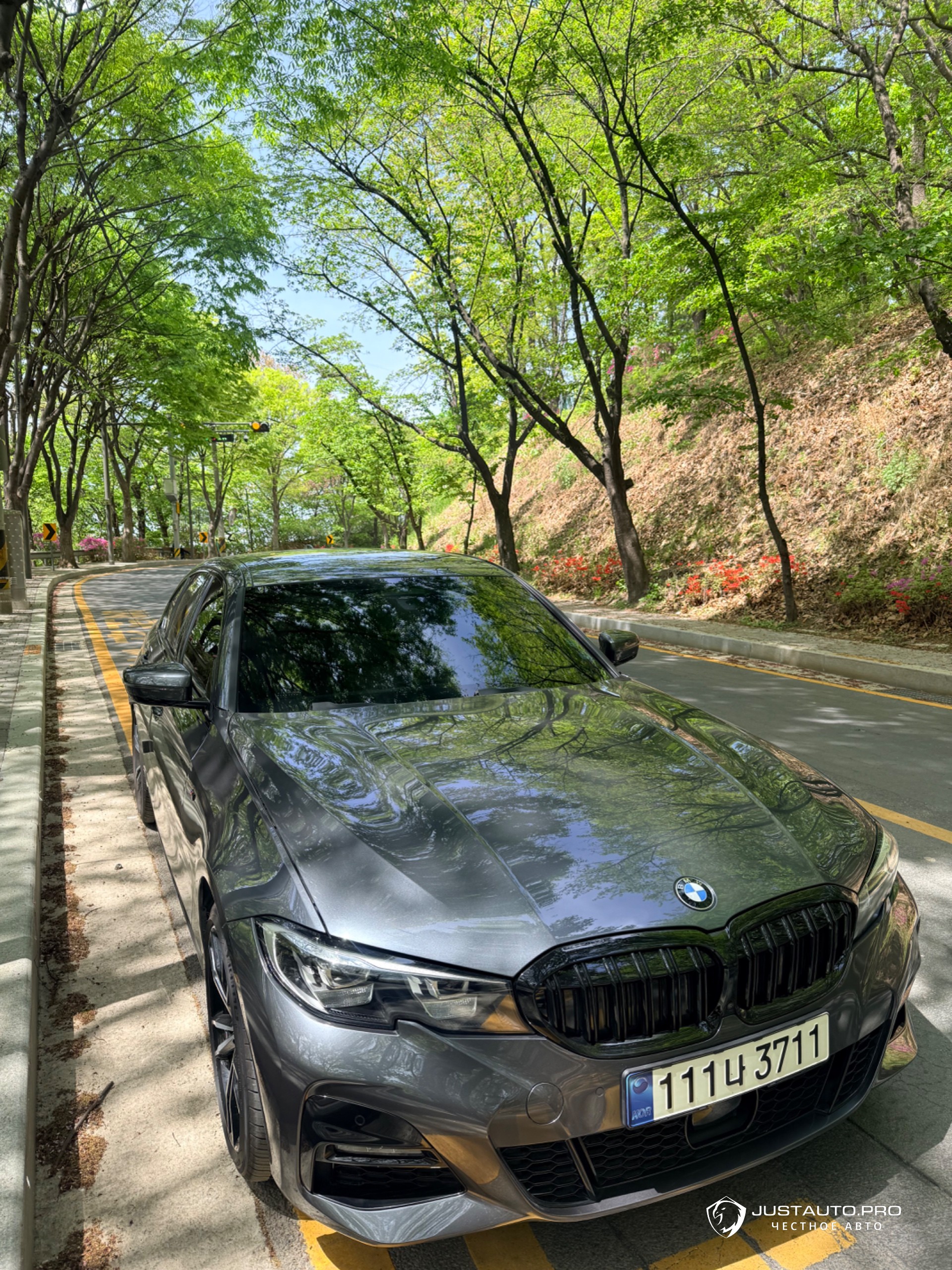 Автомобиль BMW 3-Series