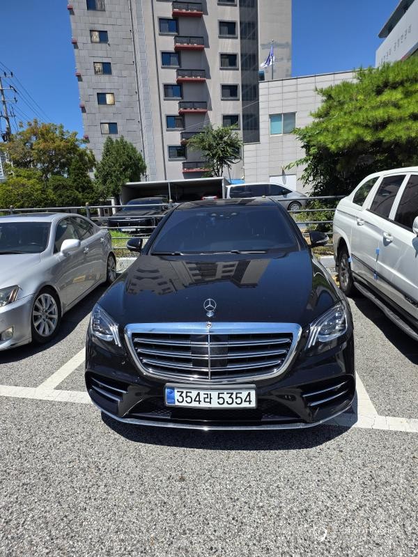 Автомобиль Mercedes-Benz S-Class