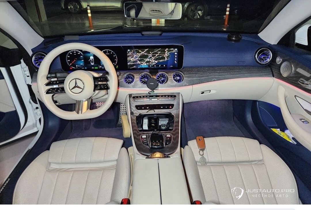 Автомобиль Mercedes-Benz E-Class