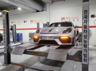 Автомобиль Porsche 718