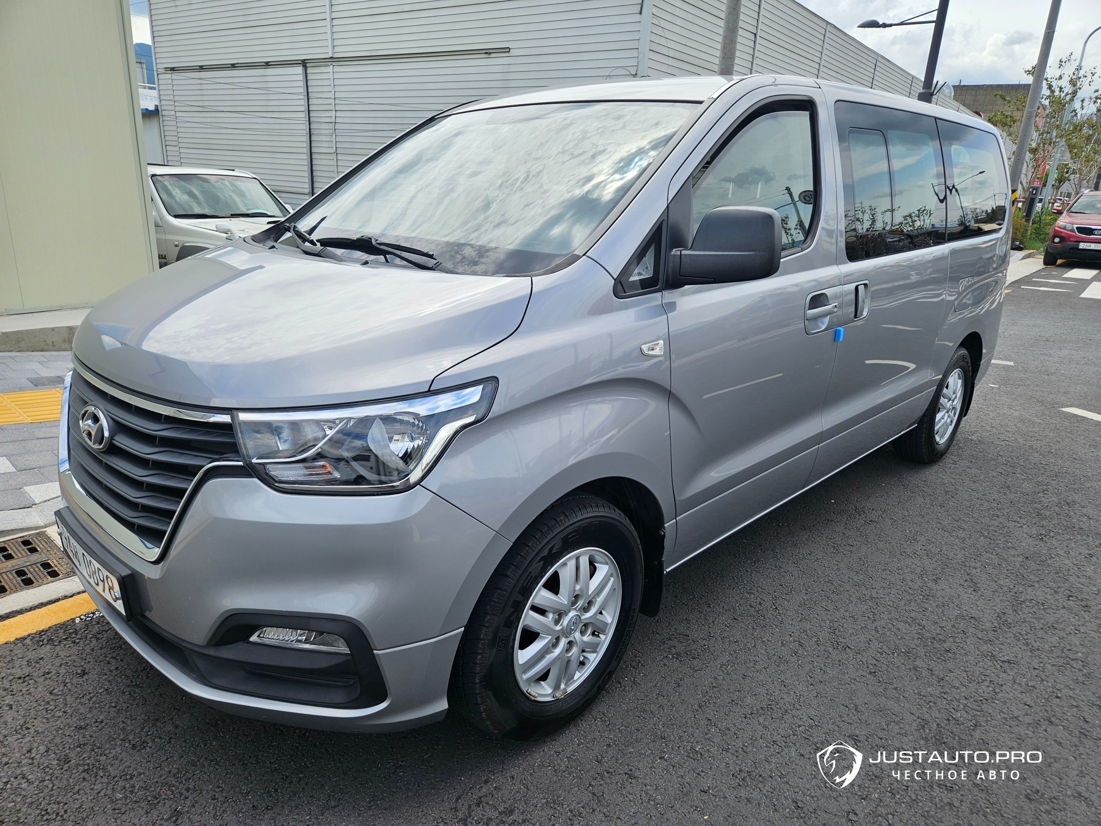 Автомобиль Hyundai Starex