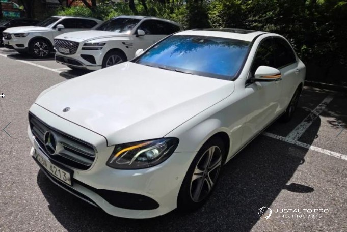 Автомобиль Mercedes-Benz E-Class