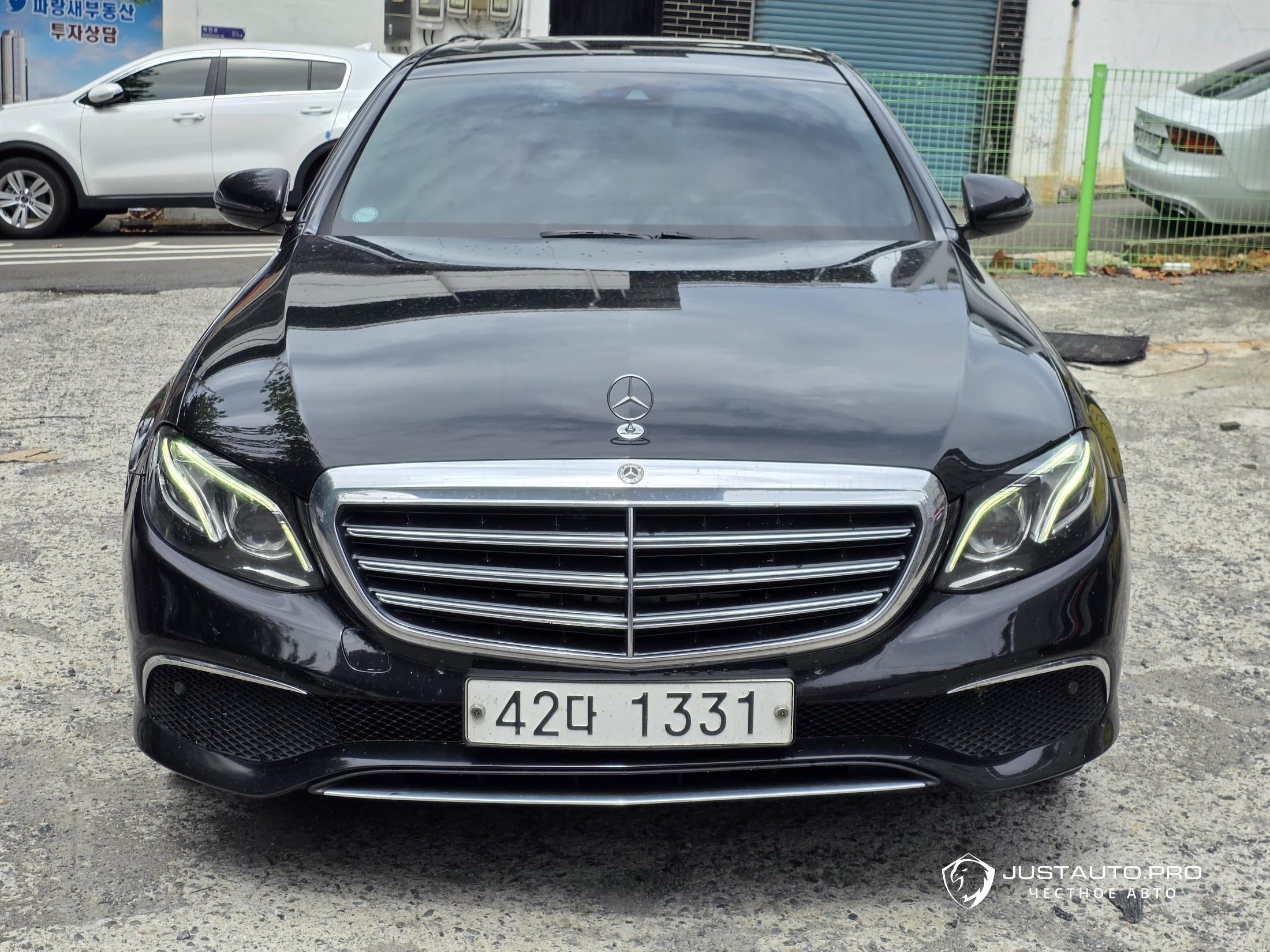 Автомобиль Mercedes-Benz E-Class