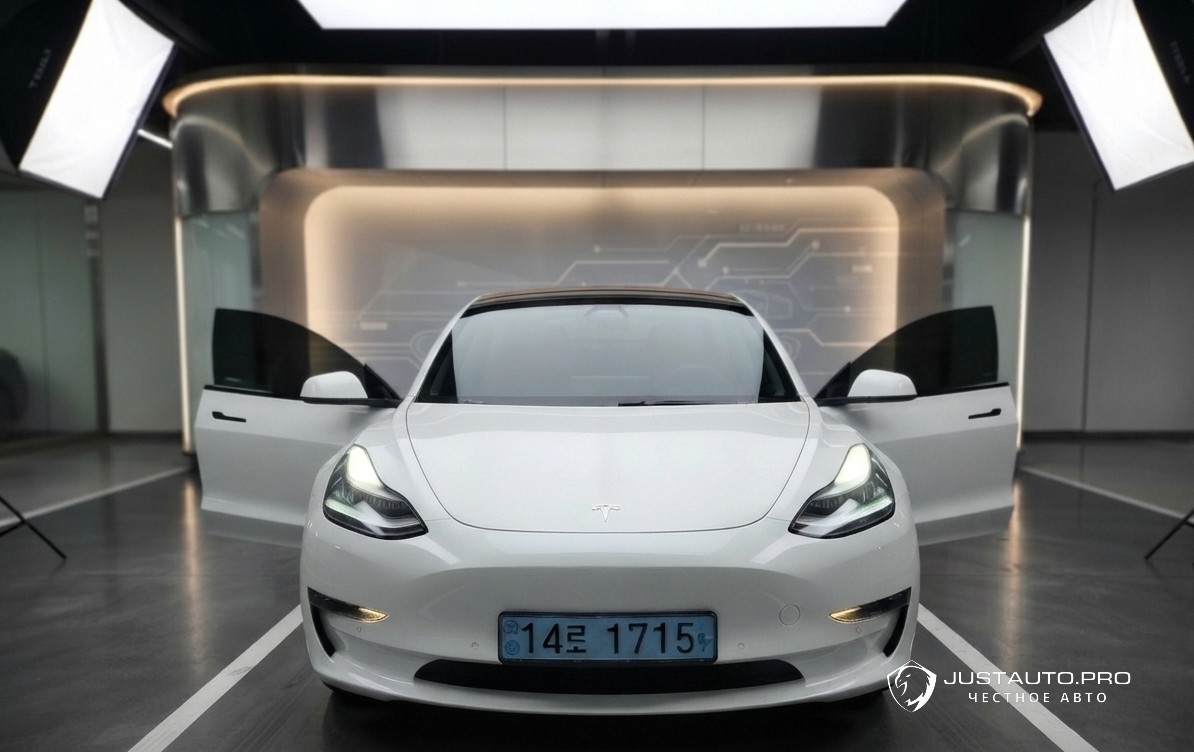 Автомобиль Tesla Model 3