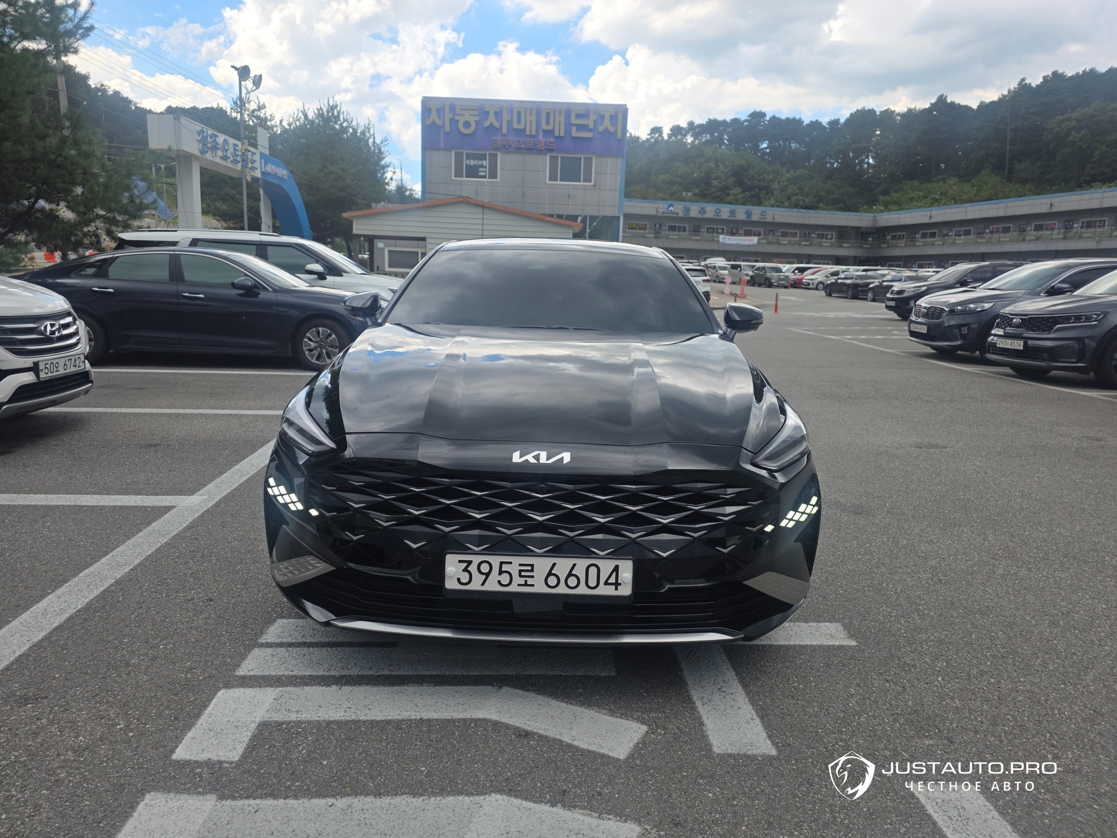Автомобиль Kia K8