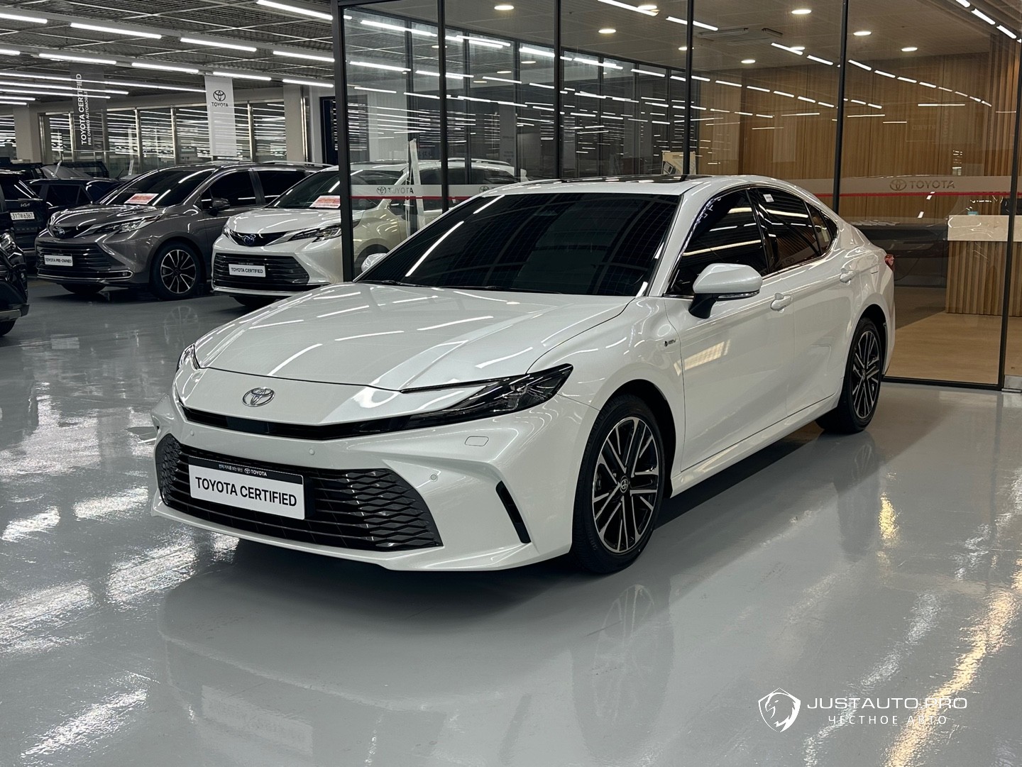 Автомобиль Toyota Camry