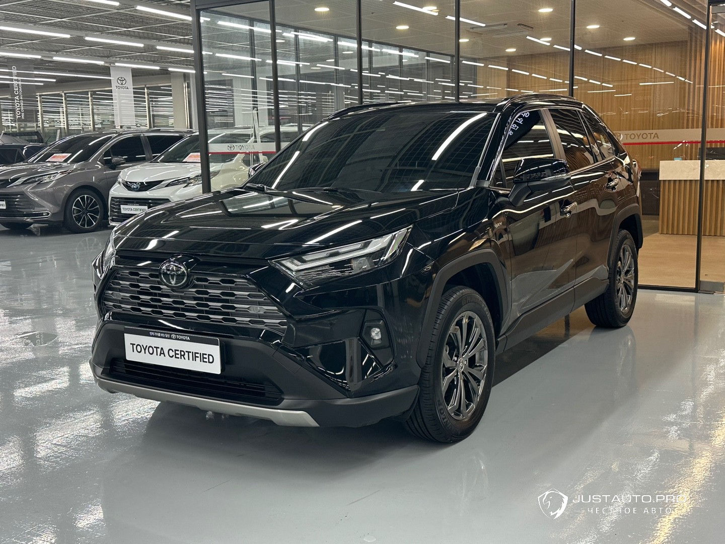 Автомобиль Toyota RAV4