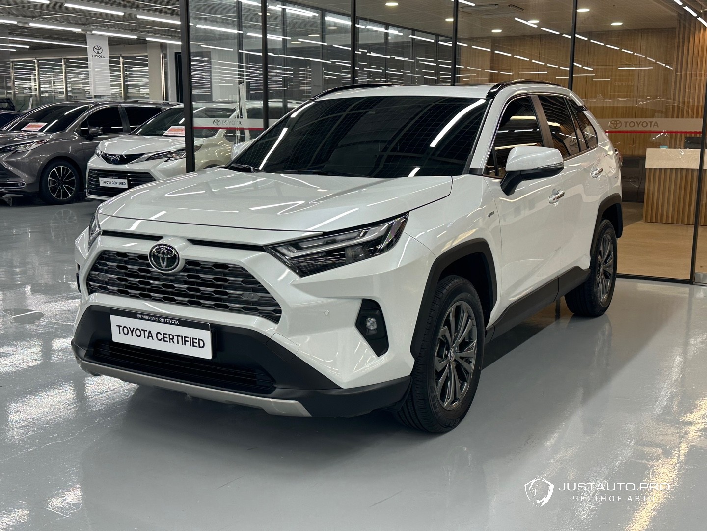 Автомобиль Toyota RAV4