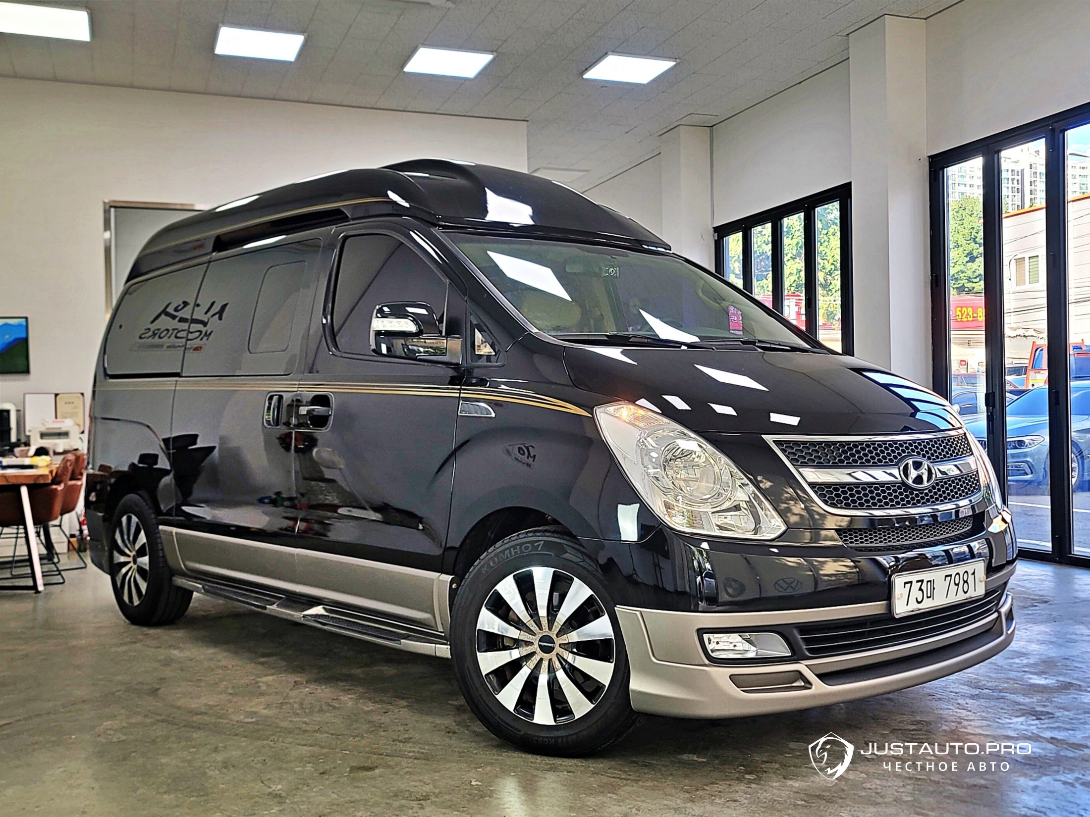 Автомобиль Hyundai Starex