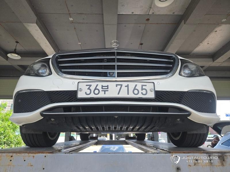 Автомобиль Mercedes-Benz E-Class