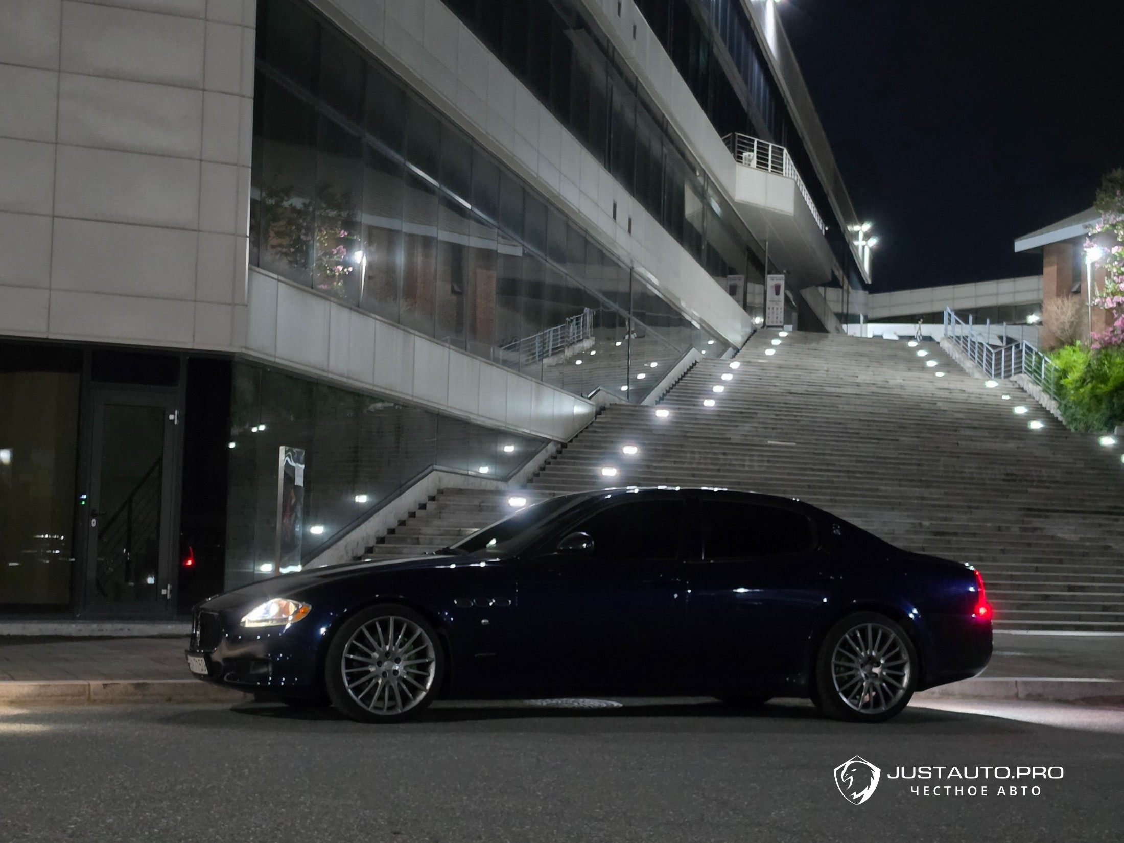 Автомобиль Maserati Quattroporte