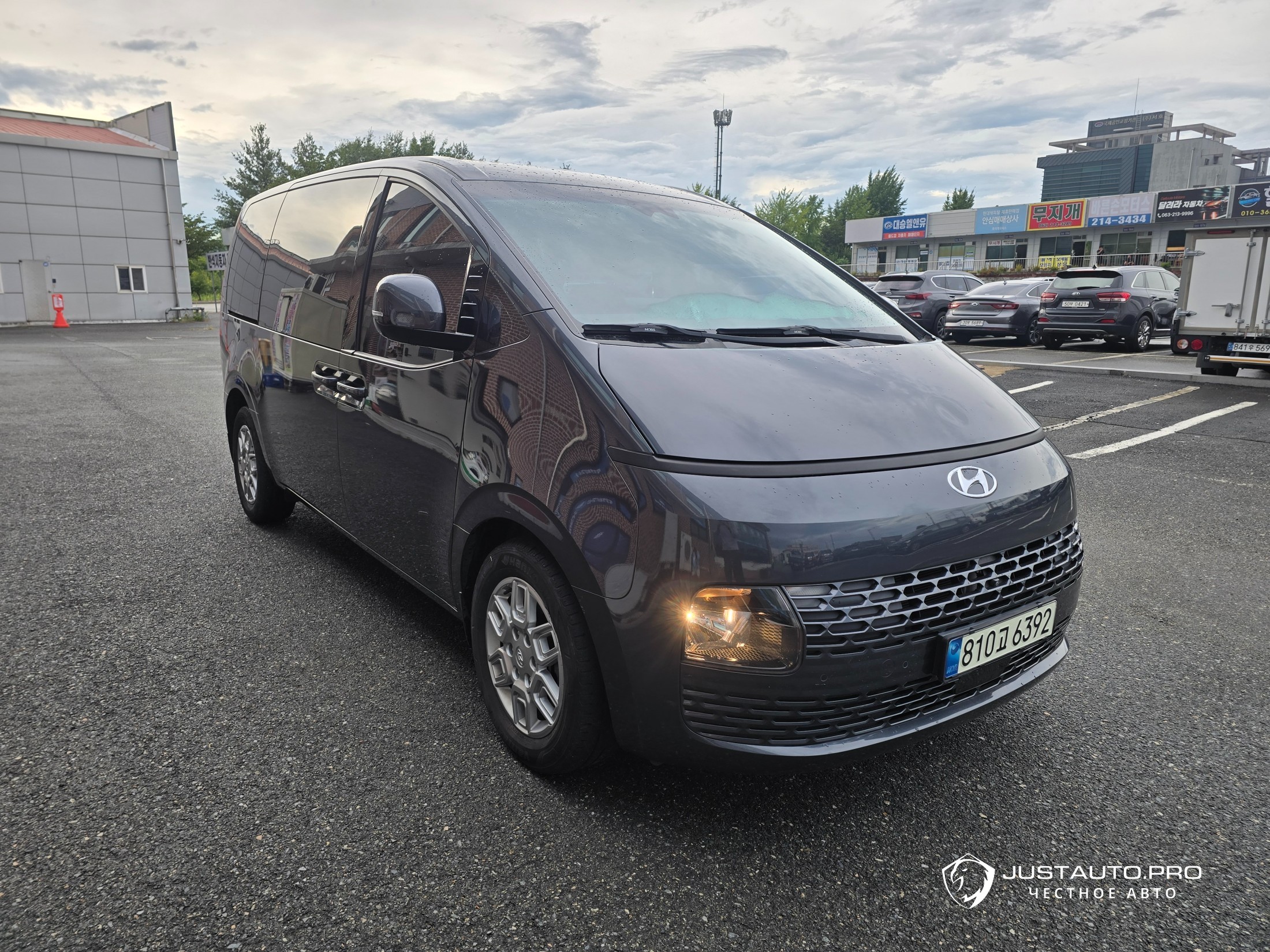 Автомобиль Hyundai Staria