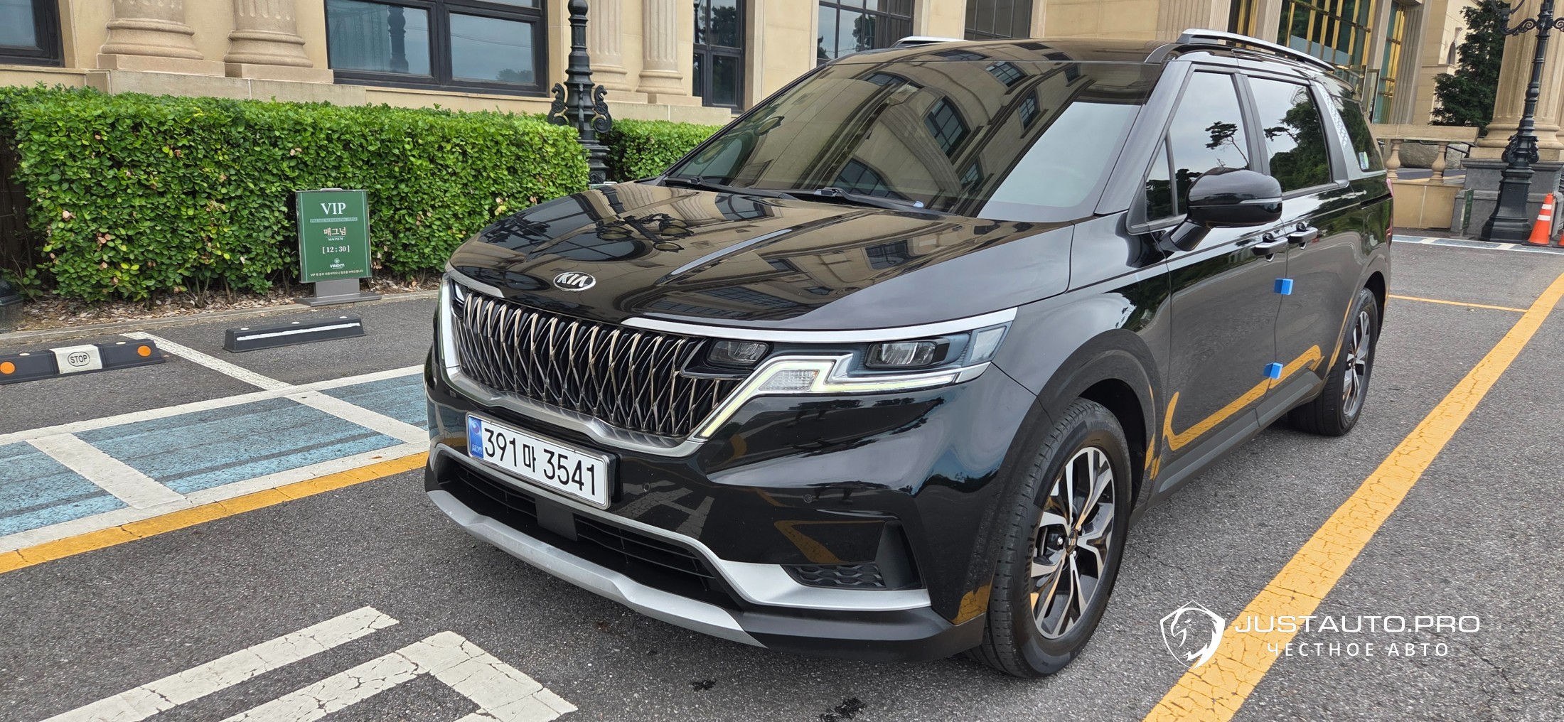 Автомобиль Kia Canival