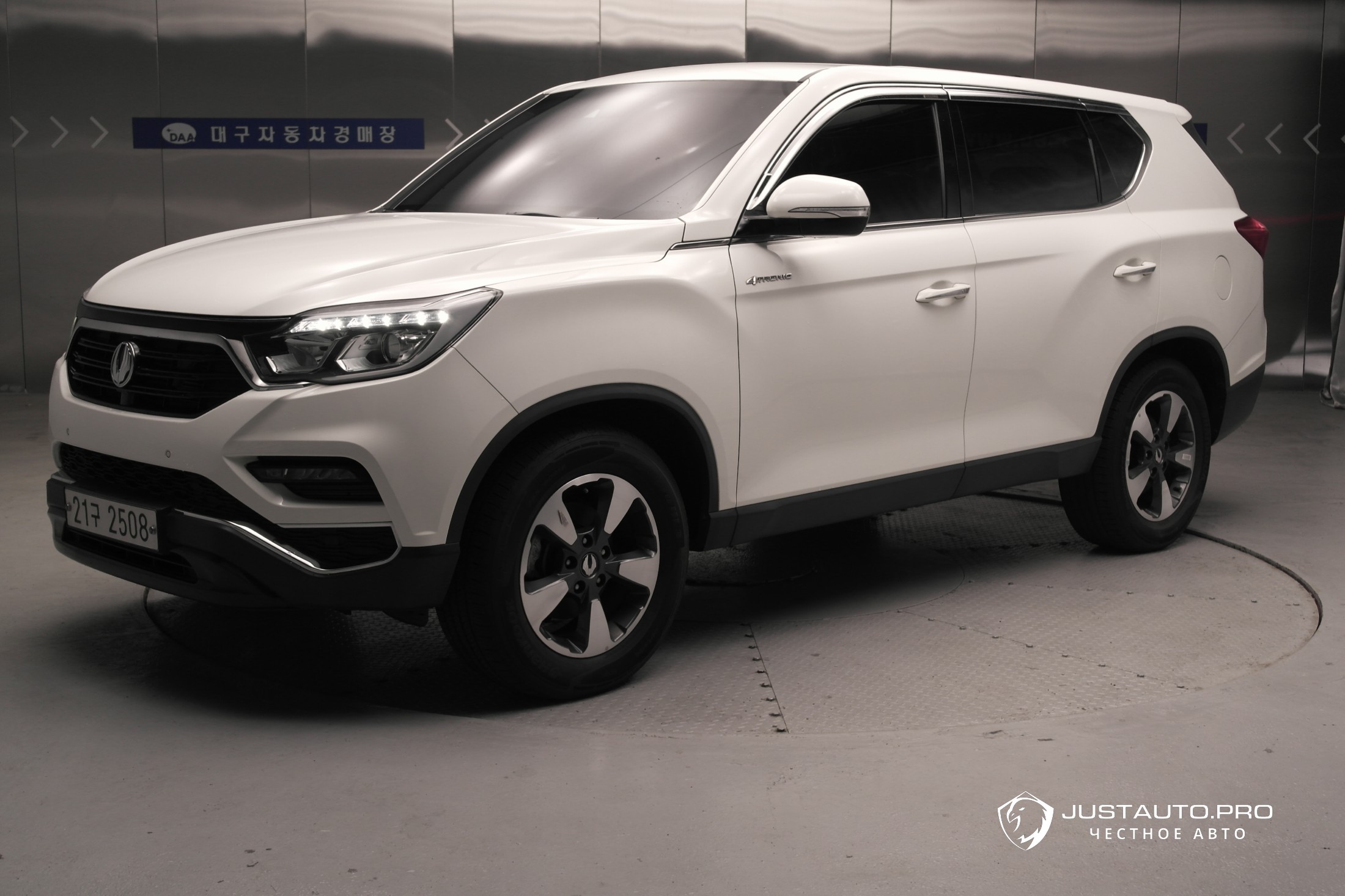 Автомобиль KG_Mobility_Ssangyong Rexton