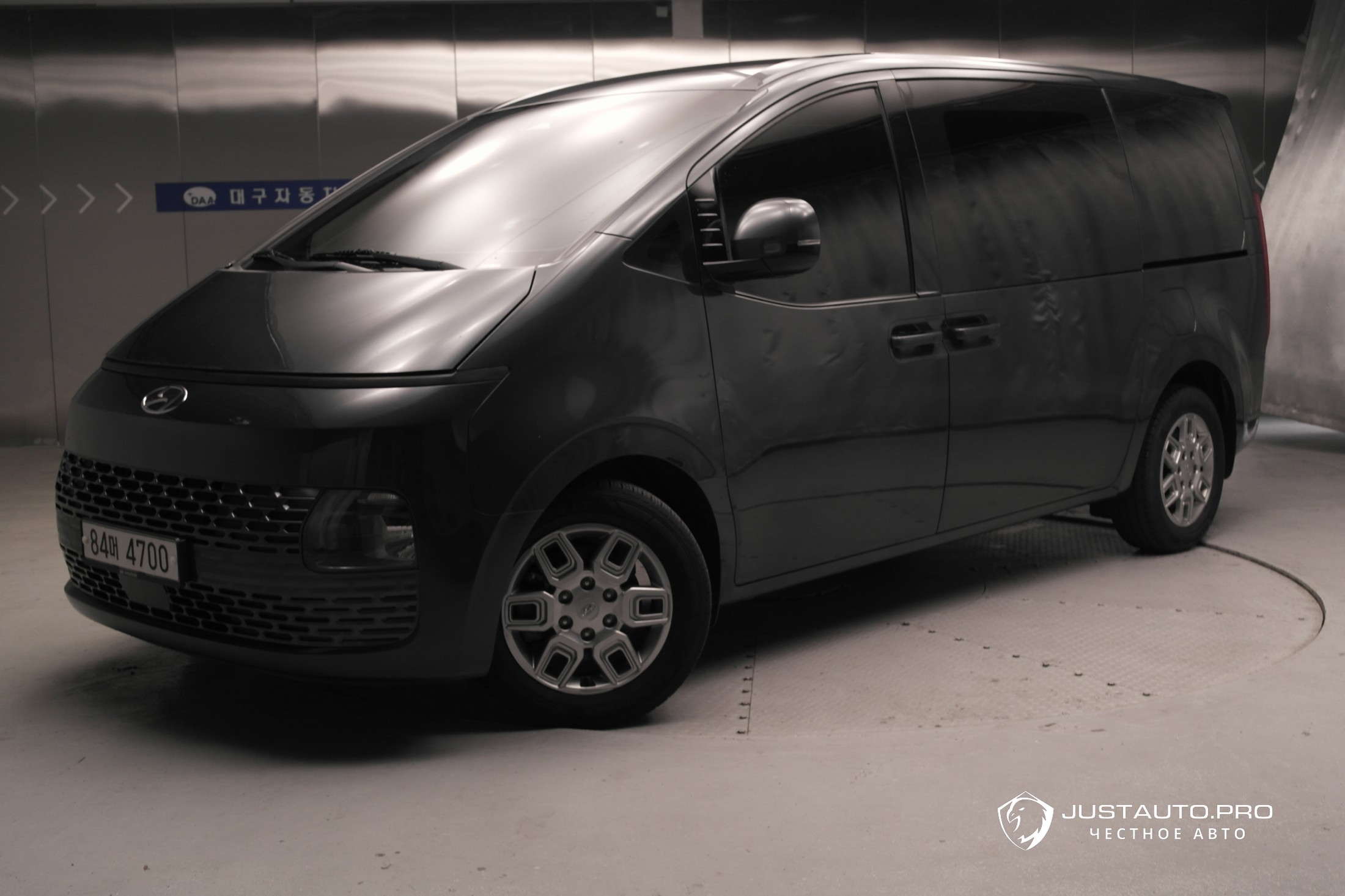 Автомобиль Hyundai Staria