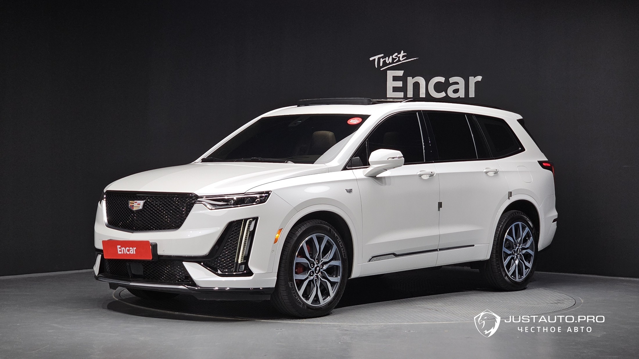 Автомобиль Cadillac XT6