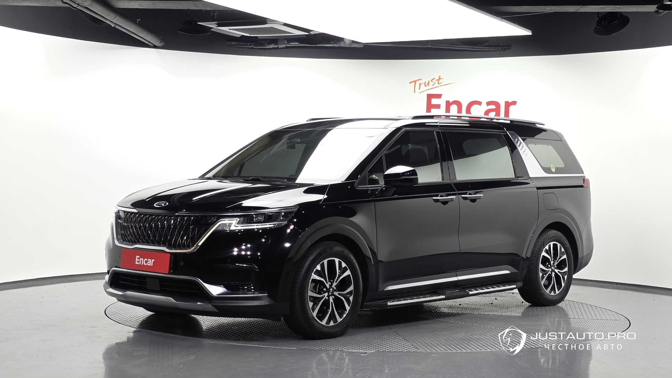 Автомобиль Kia Canival