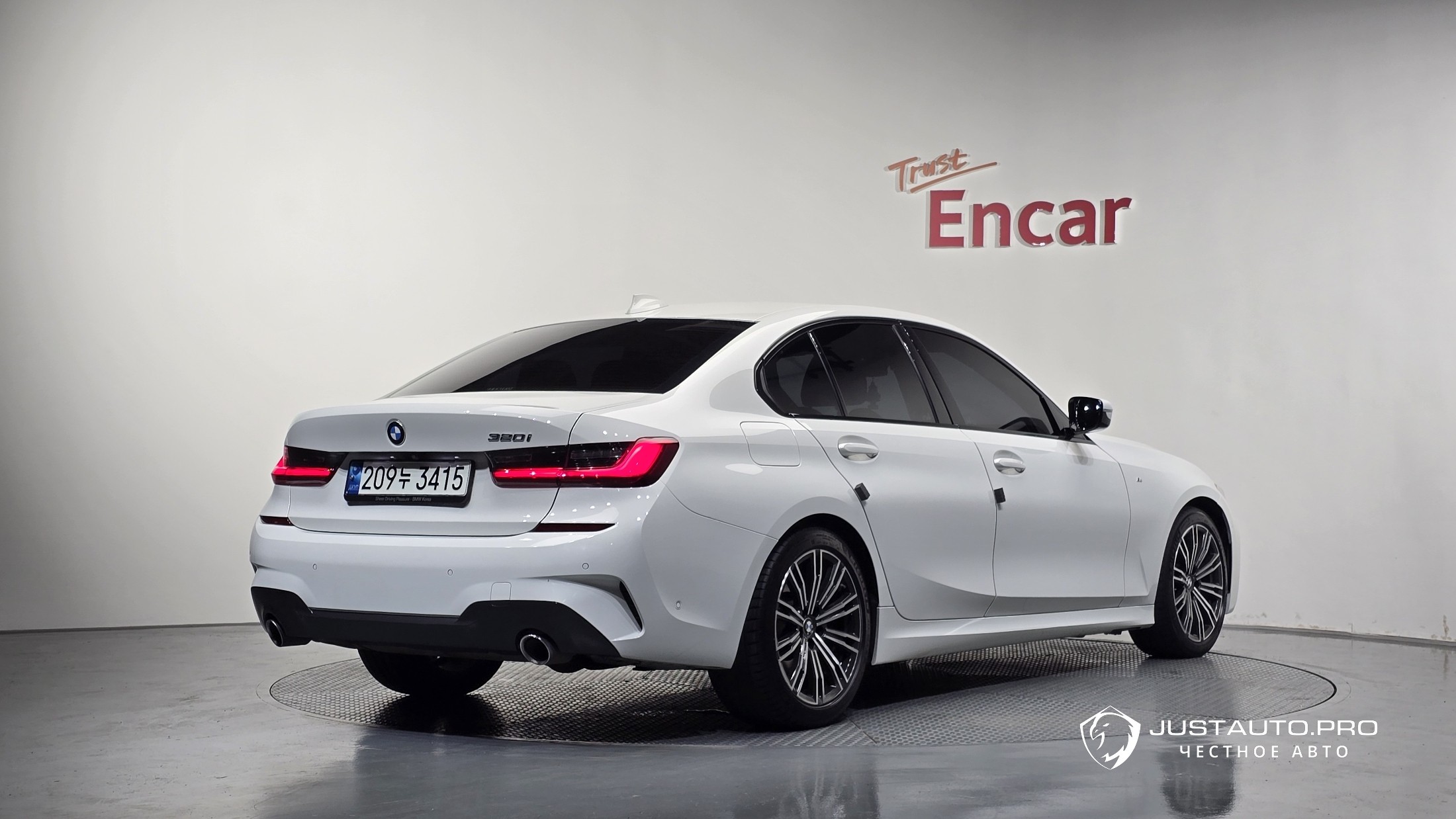 Автомобиль BMW 3-Series