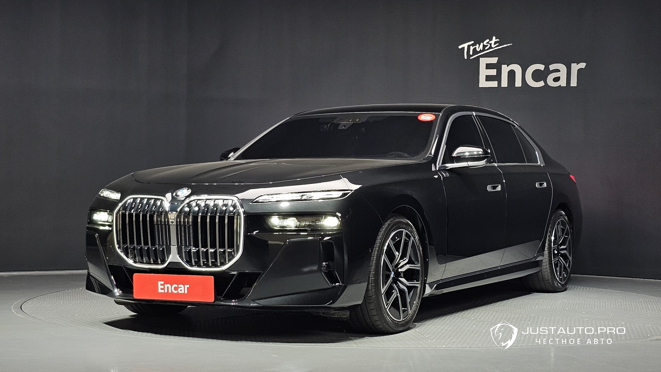 Автомобиль BMW 7-Series