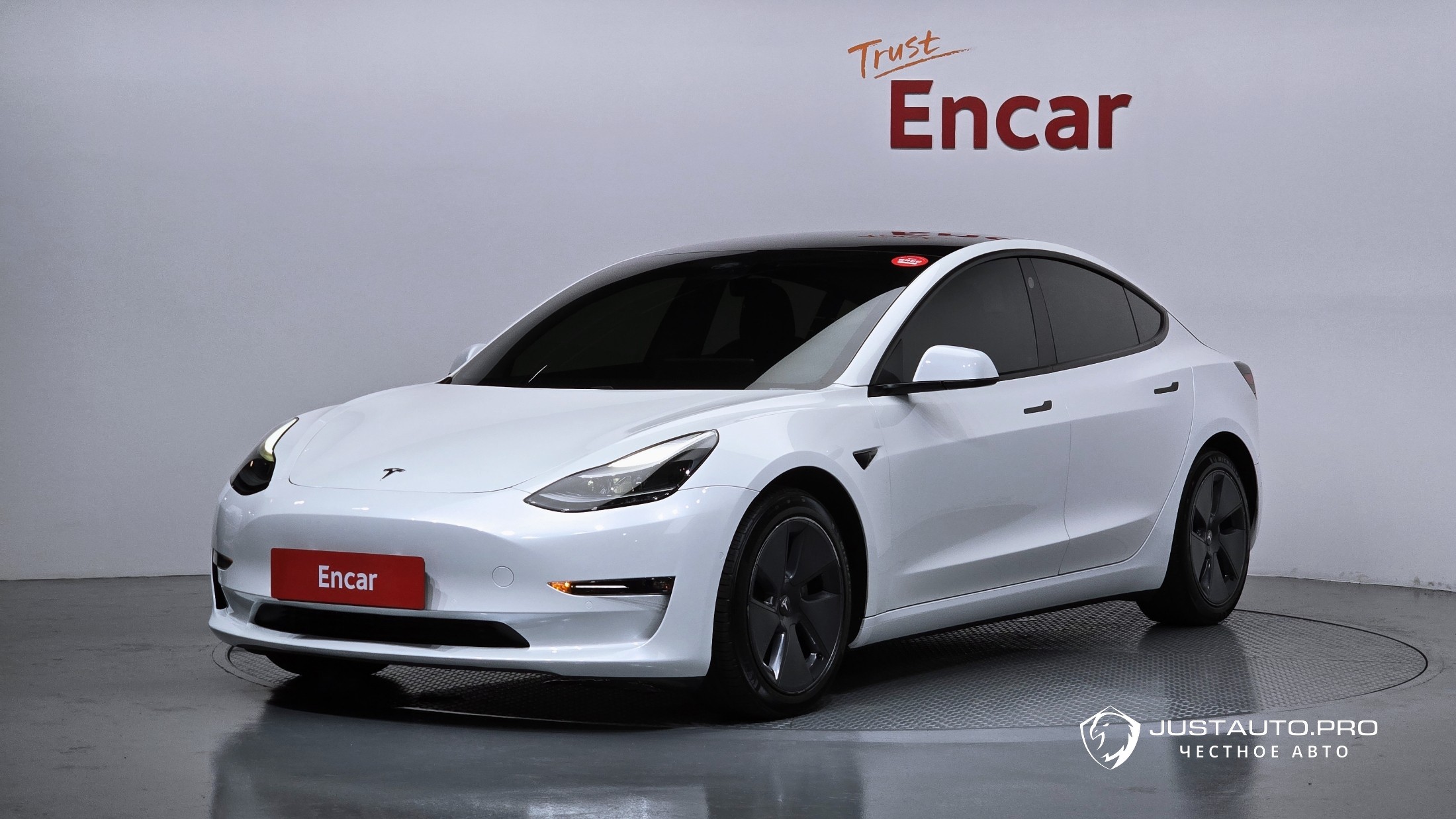 Автомобиль Tesla Model 3