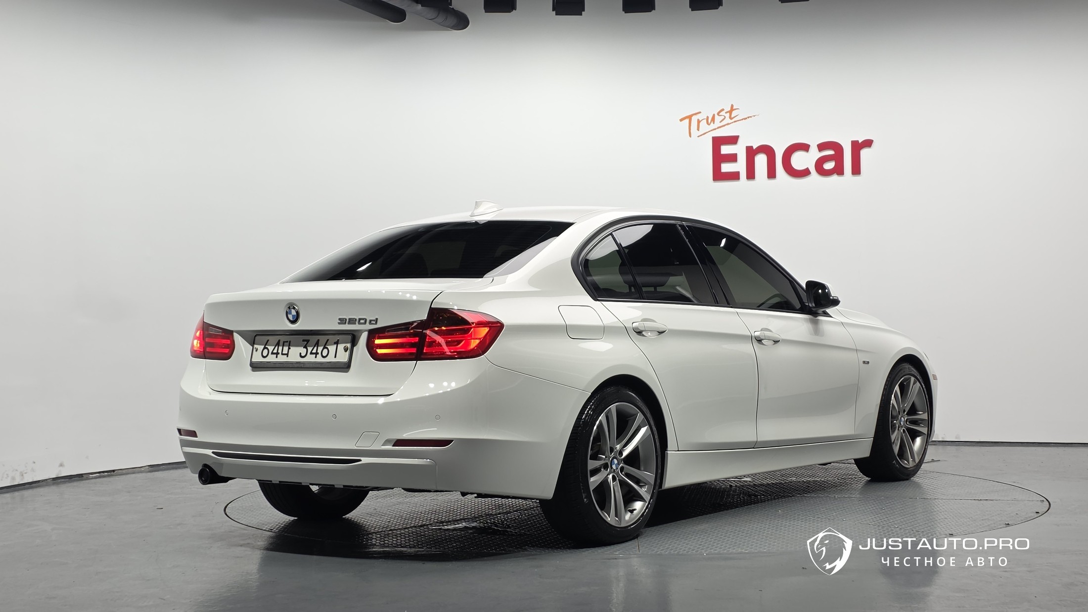 Автомобиль BMW 3-Series
