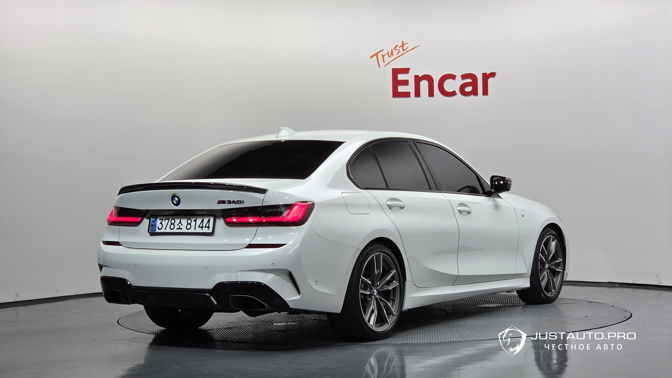 Автомобиль BMW 3-Series