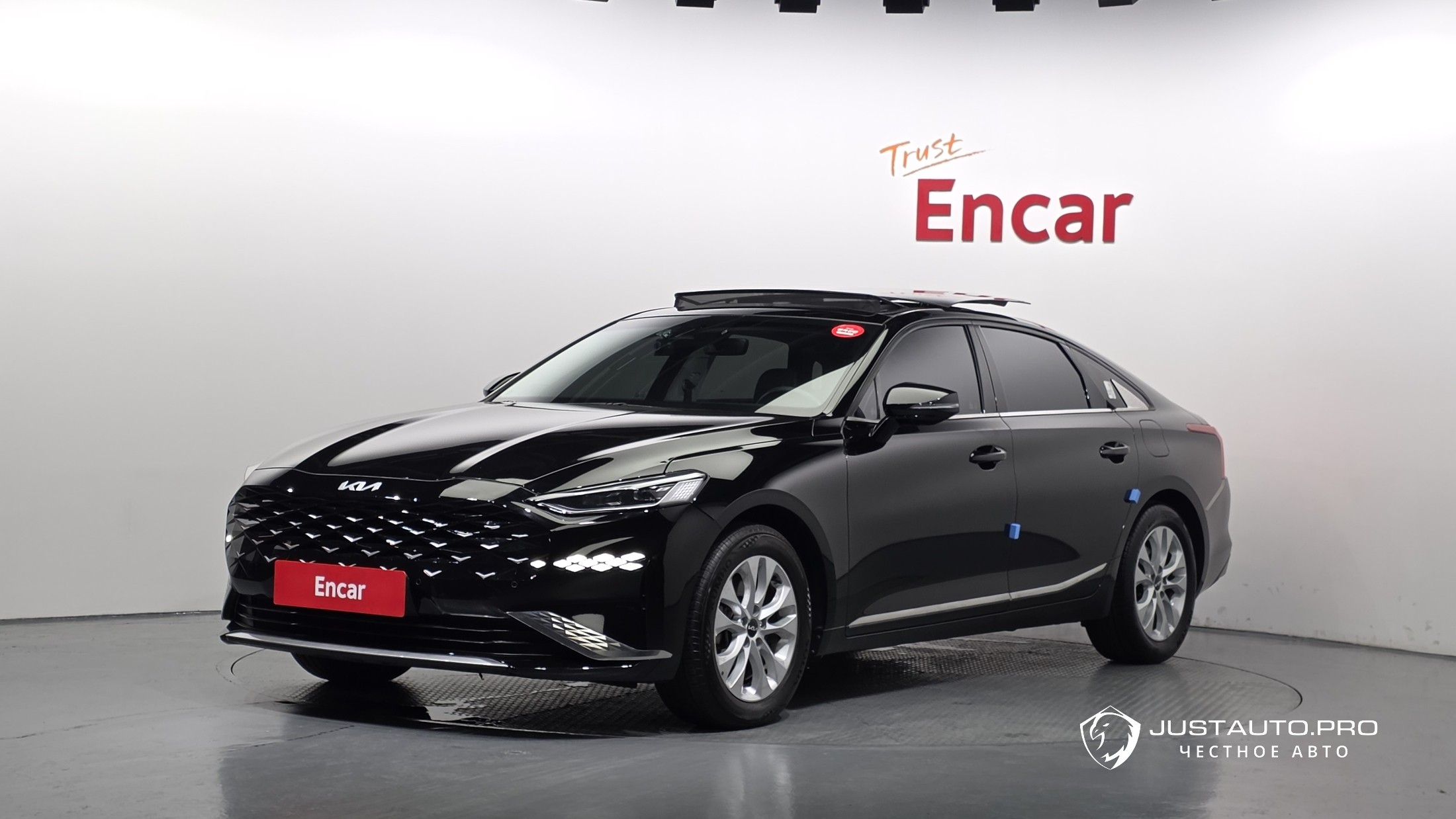 Автомобиль Kia K8